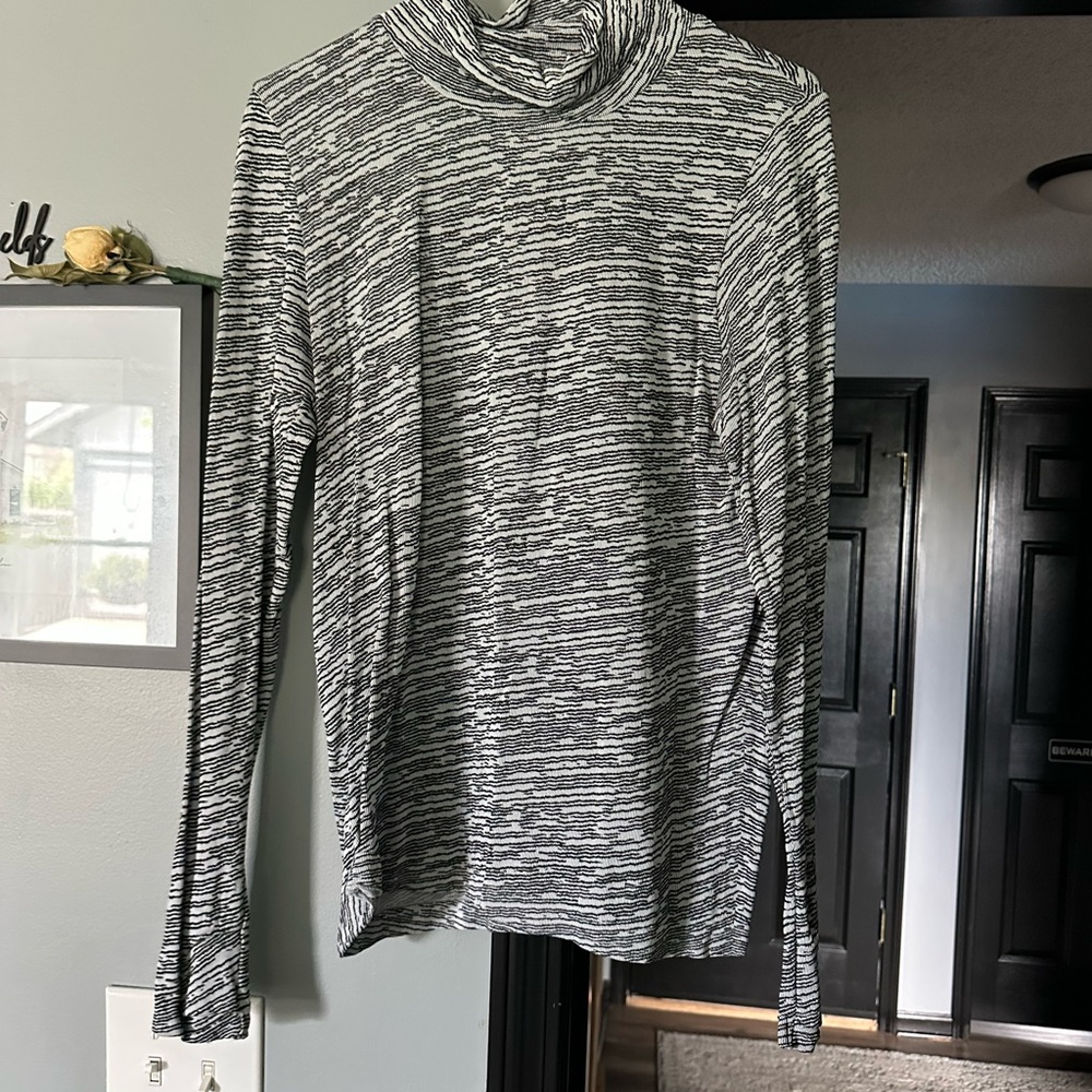 Athleta Black and White Patterned Top